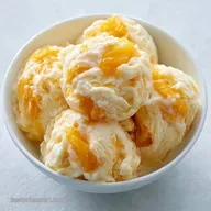 Cream Ice Cream with Fresh Peaches